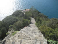 La scalinata che porta a Tramonti